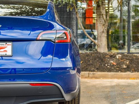 Used 2024 Tesla Model Y Long Range image 10