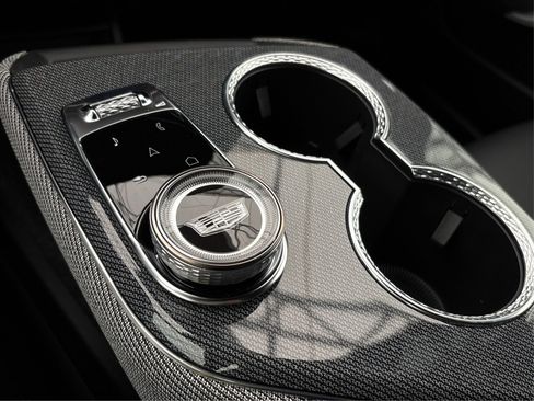 New 2025 Cadillac Optiq Luxury 1 image 27