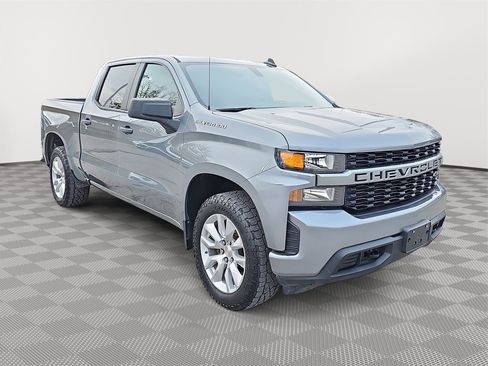 Used 2020 Chevrolet Silverado 1500 Custom w/ Custom Value Package image 3