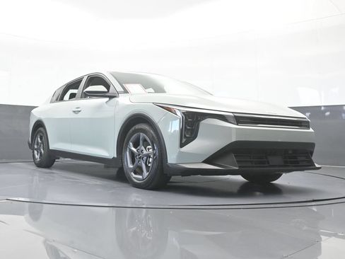 Used 2025 Kia K4 FWD image 60