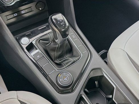 Used 2023 Volkswagen Taos SE w/ Panoramic Sunroof Package image 17