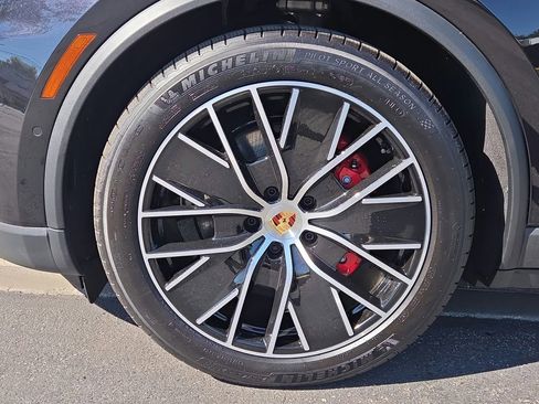 Certified 2025 Porsche Macan 4S Electric image 25