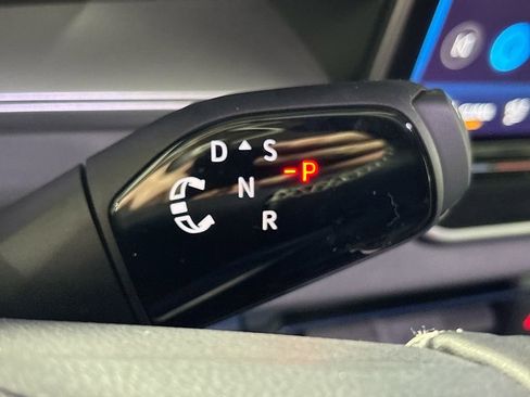 New 2026 Volkswagen Tiguan SE image 17