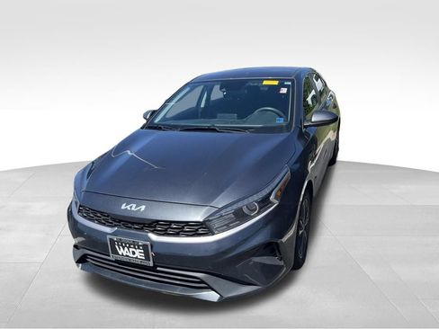 Used 2023 Kia Forte LXS FWD image 4