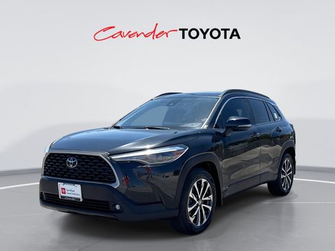 Certified 2022 Toyota Corolla Cross XLE w/ Convenience Package FWD image 1