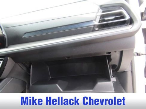 Used 2026 Chevrolet Traverse LT FWD image 17