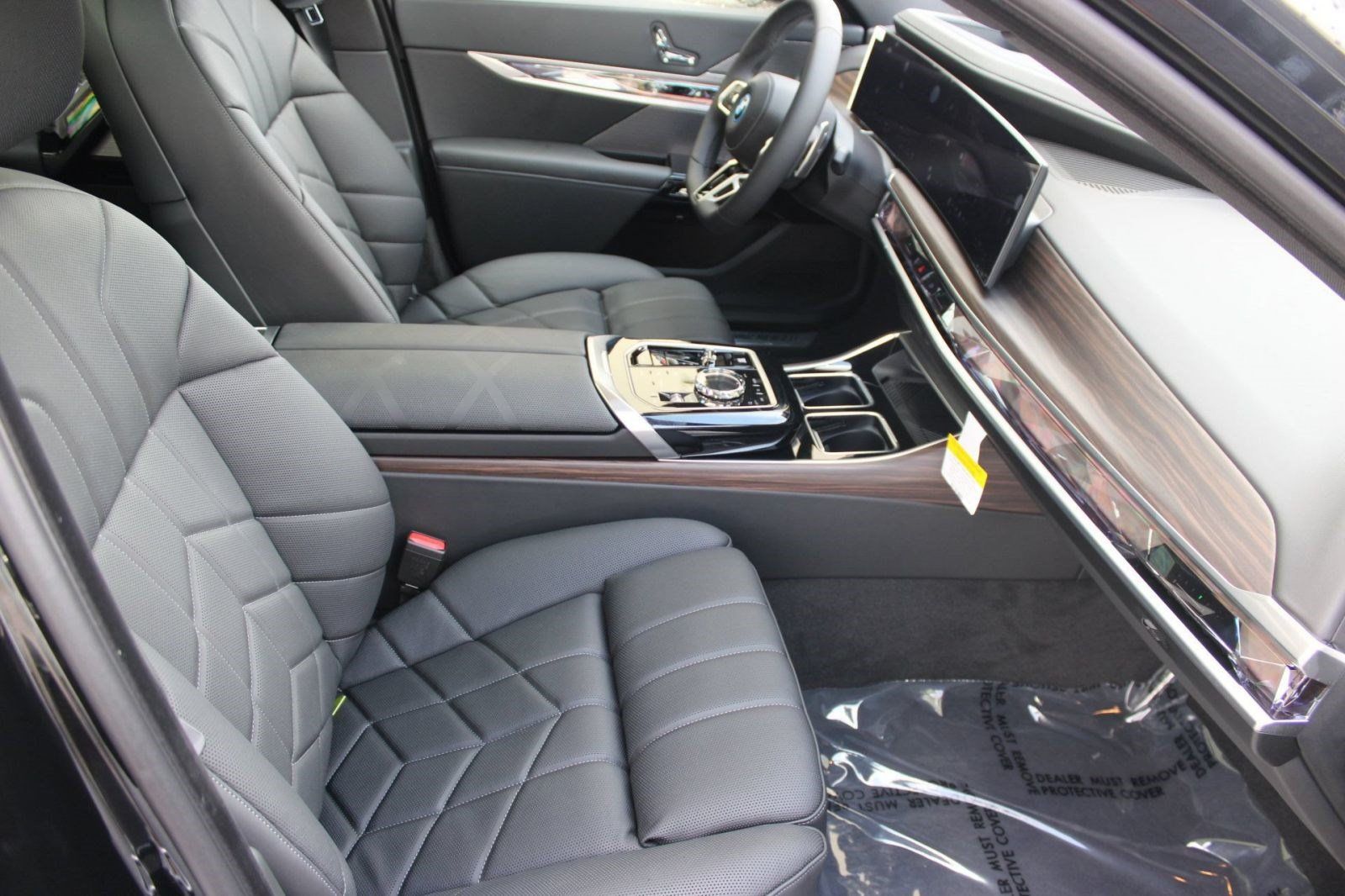 Used 2026 BMW 750e xDrive AWD/4WD image 25