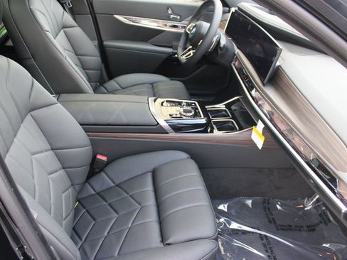 Used 2026 BMW 750e xDrive AWD/4WD image 25