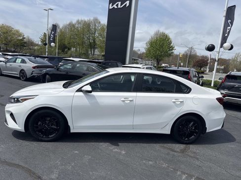 Used 2023 Kia Forte LXS w/ LXS Technology Package FWD image 2