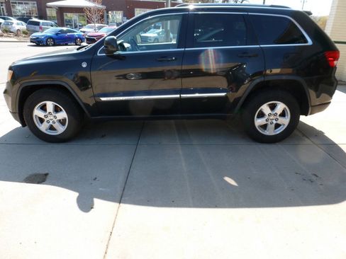 Used 2012 Jeep Grand Cherokee Laredo w/ Laredo E Group AWD/4WD image 6