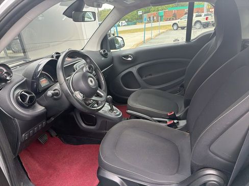 Used 2016 smart fortwo passion RWD image 19
