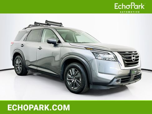 Used 2023 Nissan Pathfinder SV image 1