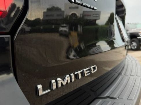 Used 2024 Ford Expedition Limited AWD/4WD image 10