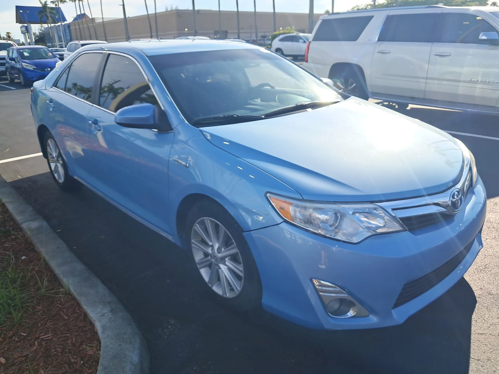 Used 2013 Toyota Camry XLE w/ Convenience Pkg FWD image 5