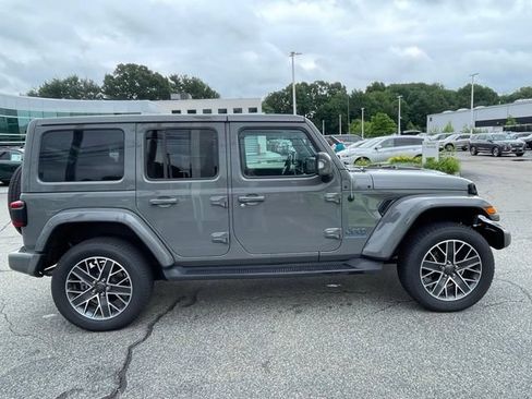 Used 2023 Jeep Wrangler Unlimited Sahara AWD/4WD image 4
