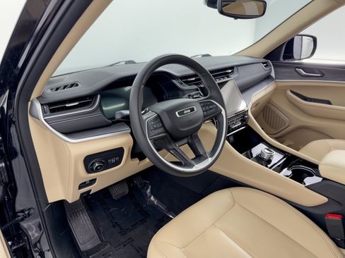 Used 2021 Jeep Grand Cherokee L Limited RWD image 4