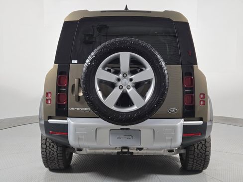 Used 2023 Land Rover Defender 110 SE image 7