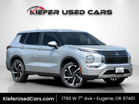 Used 2024 Mitsubishi Outlander SE FWD image 1