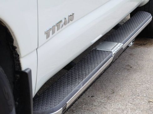 Used 2017 Nissan Titan SL RWD image 10