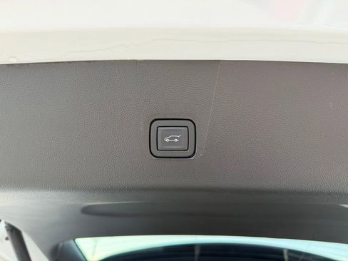 Used 2021 Chevrolet Traverse LT w/ LT Premium Package image 30