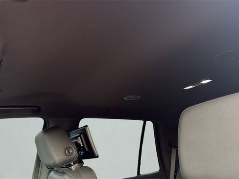 Used 2022 Chevrolet Tahoe LT w/ Luxury Package image 10