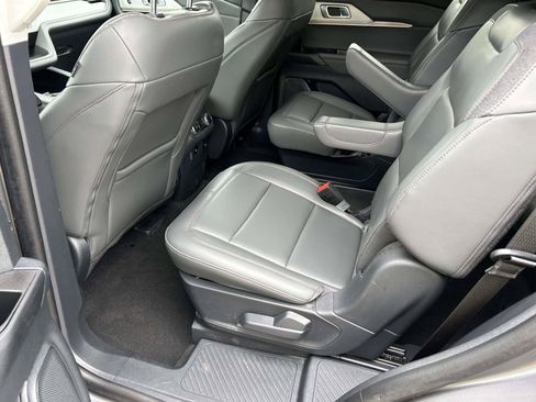 Used 2025 Ford Explorer Active w/ Active Comfort Package RWD image 16