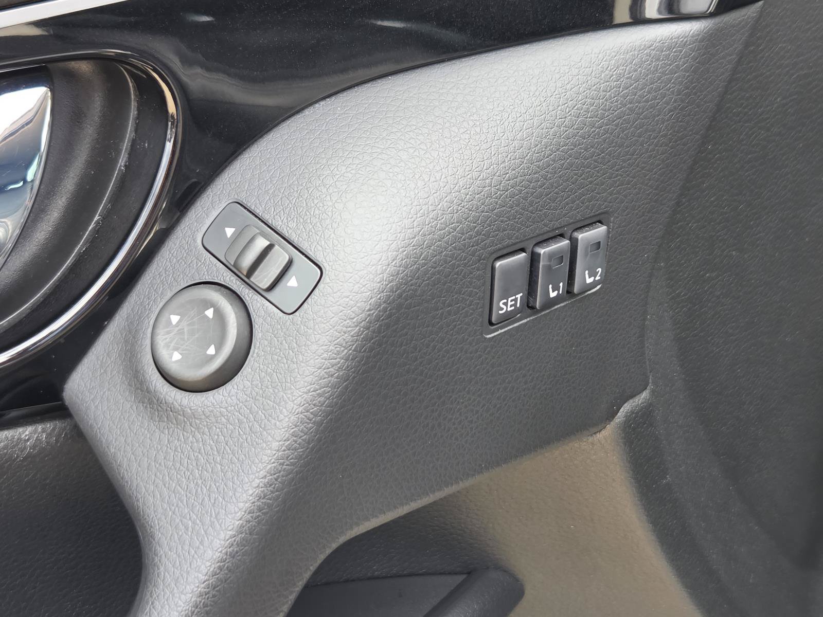 Used 2022 Nissan Rogue Sport SV w/ Technology Package FWD image 17