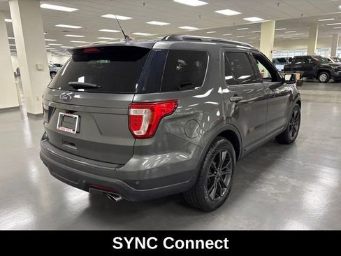 Used 2018 Ford Explorer XLT w/ Equipment Group 202A FWD image 7
