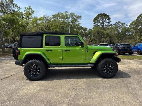 Used 2018 Jeep Wrangler Unlimited Sahara image 2