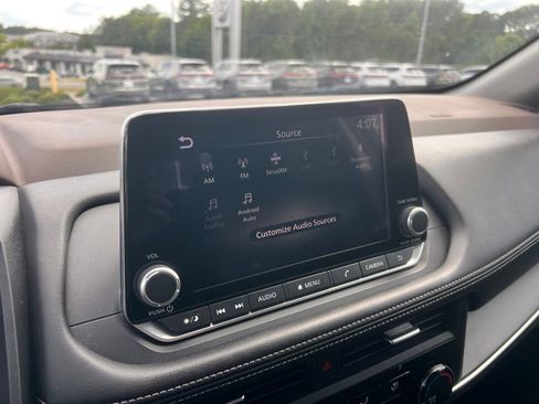 Used 2023 Nissan Rogue S FWD image 16