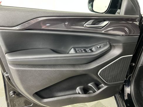 Used 2021 Jeep Grand Cherokee L Laredo AWD/4WD image 11