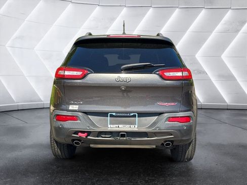 Used 2016 Jeep Cherokee Trailhawk w/ Comfort/Convenience Group AWD/4WD image 4