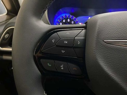 Used 2026 Chrysler Pacifica Limited w/ S Appearance Package FWD image 34