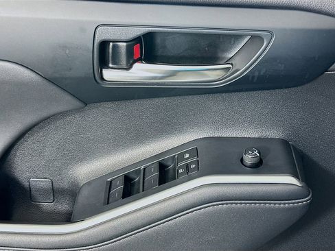 Used 2024 Toyota Highlander XLE image 18