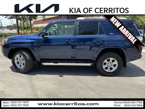 Used 2018 Toyota 4Runner SR5 RWD image 2
