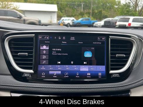 Certified 2022 Chrysler Pacifica Touring-L FWD image 18