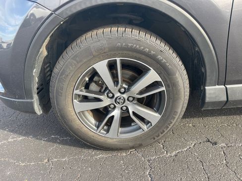 Used 2018 Toyota RAV4 XLE image 27