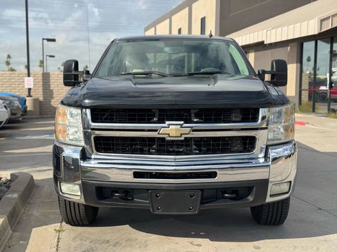 Used 2010 Chevrolet Silverado 2500 LTZ w/ Convenience Package image 3