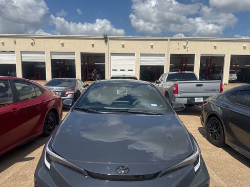 Used 2025 Toyota Corolla SE image 24