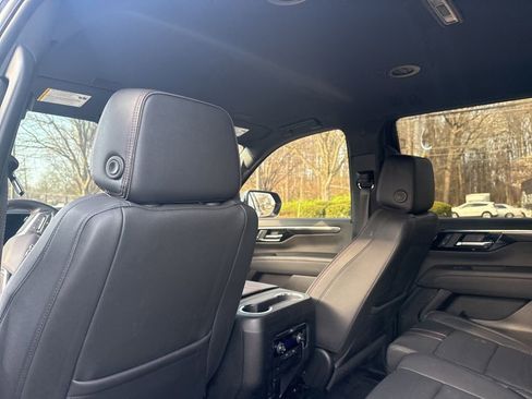 Used 2025 Chevrolet Tahoe RST image 11