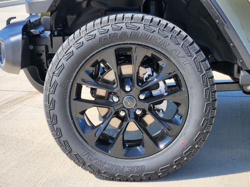 New 2025 Jeep Gladiator Sport image 7