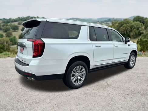 Used 2023 GMC Yukon XL Denali AWD/4WD image 10