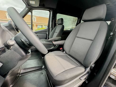 Used 2024 Mercedes-Benz Sprinter 2500 image 20