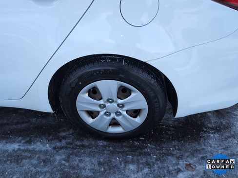 Used 2017 Kia Forte LX image 9