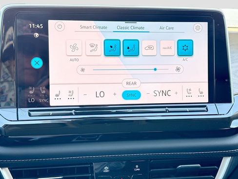Used 2025 Volkswagen Atlas SE FWD image 32