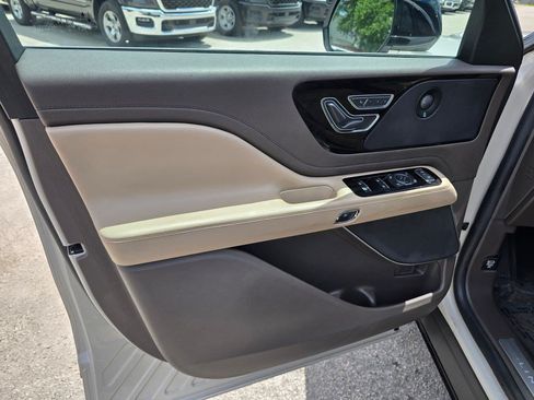 Used 2022 Lincoln Aviator Reserve RWD image 14
