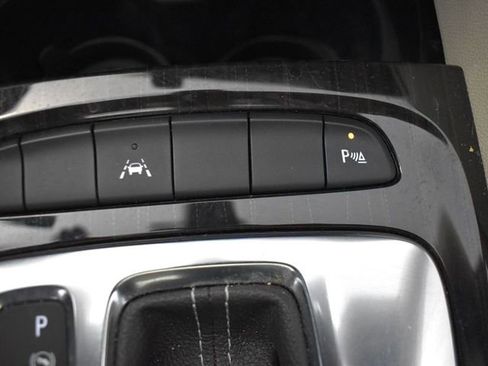 Used 2018 Buick Regal Essence w/ Driver Confidence Package #1 image 25