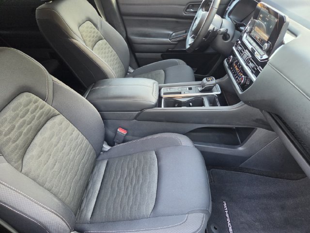 Used 2025 Nissan Pathfinder SV FWD image 11