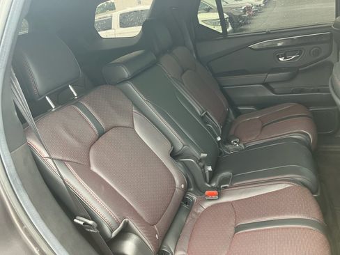 Used 2025 Honda Pilot Black Edition image 33