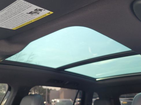 Used 2020 Volkswagen Tiguan SE R-Line image 37